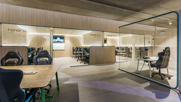 由 Stone Designs 设计的 Movistar 电子竞技中心，西班牙马德里