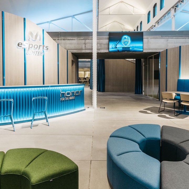 由 Stone Designs 设计的 Movistar 电子竞技中心，西班牙马德里