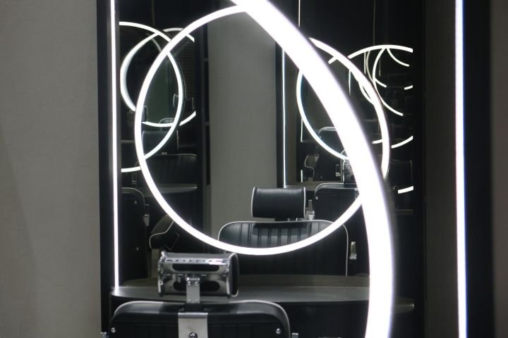 Mrs B 沙龙，由 Pallavi Dean Interiors 设计，迪拜 – 阿联酋