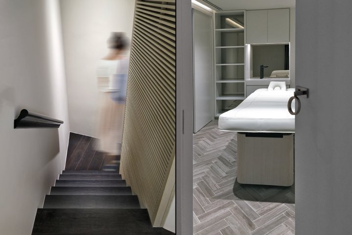 Mrs B 沙龙，由 Pallavi Dean Interiors 设计，迪拜 – 阿联酋