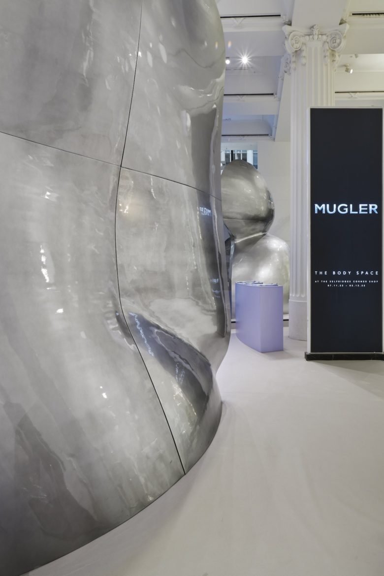 Random Studio 设计的 Mugler 快闪店