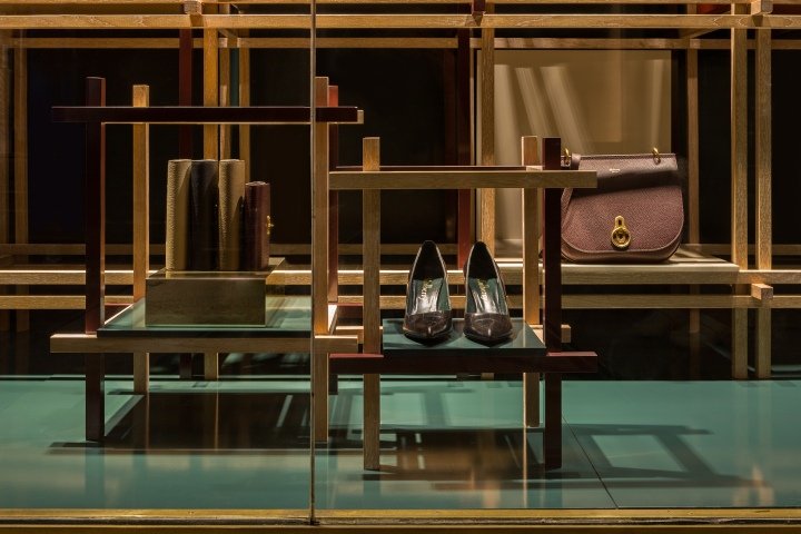 Mulberry 新邦德街 – 2017 秋冬 Check Window，由 Mulberry 创意 VM 团队设计，英国伦敦
