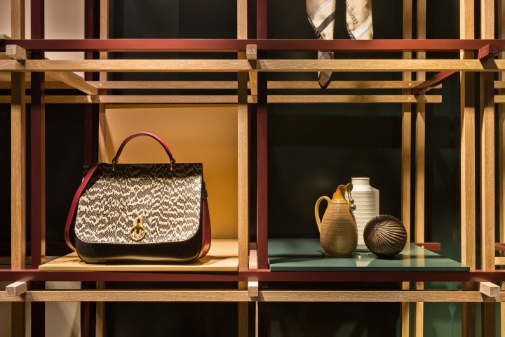 Mulberry 新邦德街 – 2017 秋冬 Check Window，由 Mulberry 创意 VM 团队设计，英国伦敦