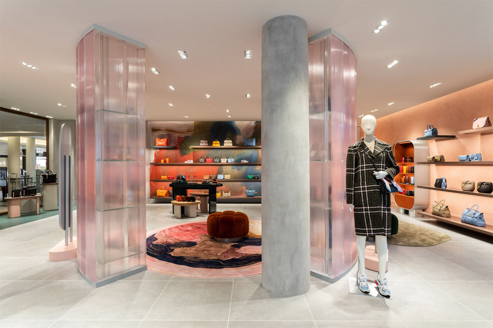 Johnny Coca 和 Faye Toogood 设计的 Mulberry 专卖店
