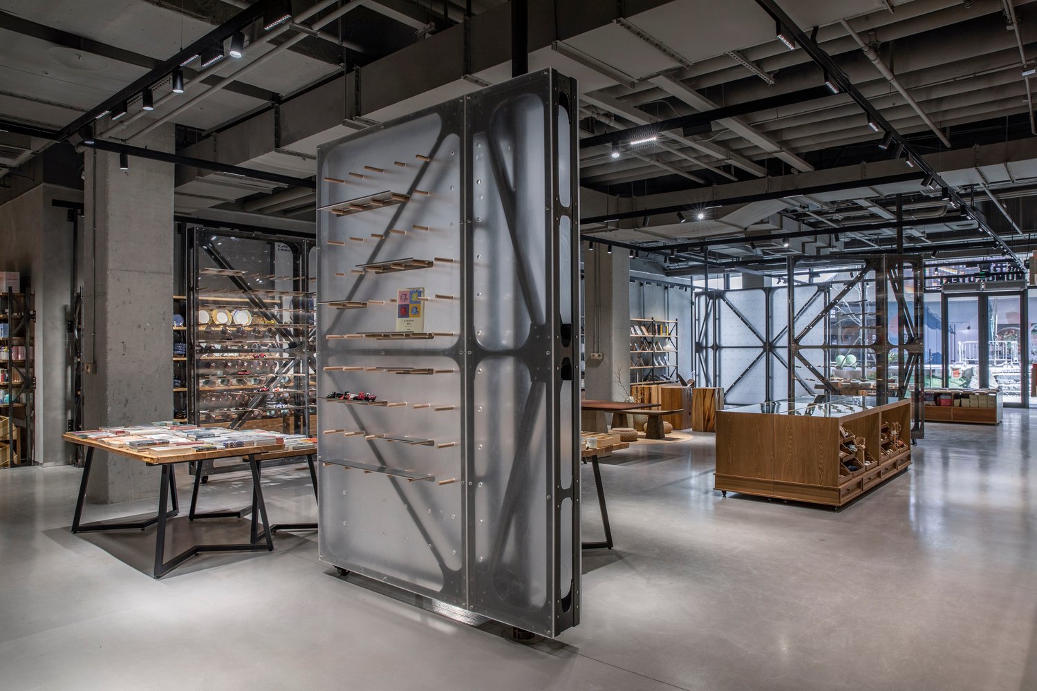 Mumokuteki 概念书店 by LUO studio