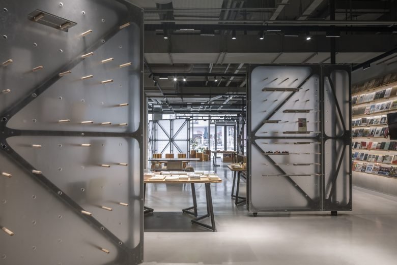 Mumokuteki 概念书店 by LUO studio