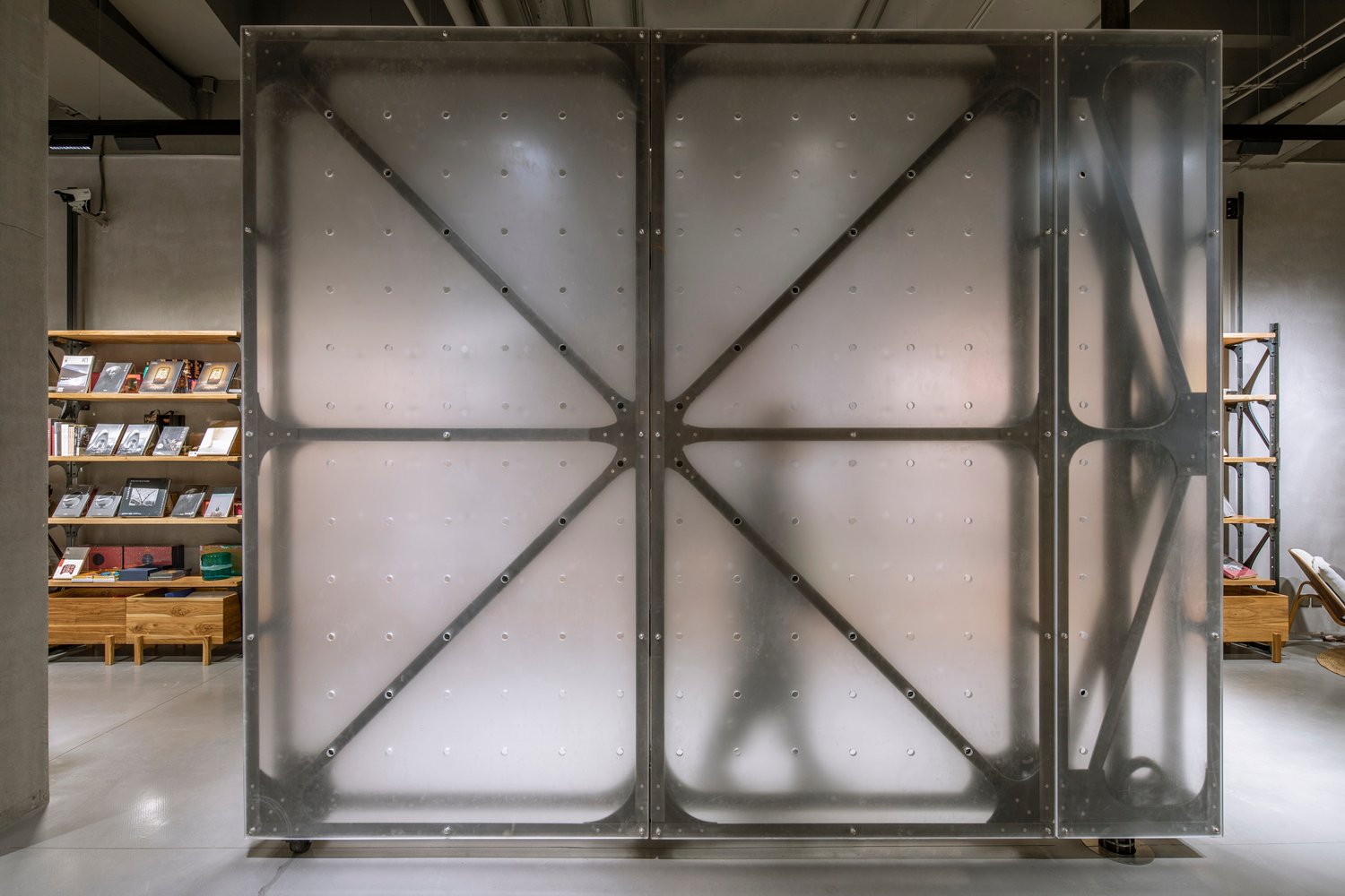 Mumokuteki 概念书店 by LUO studio