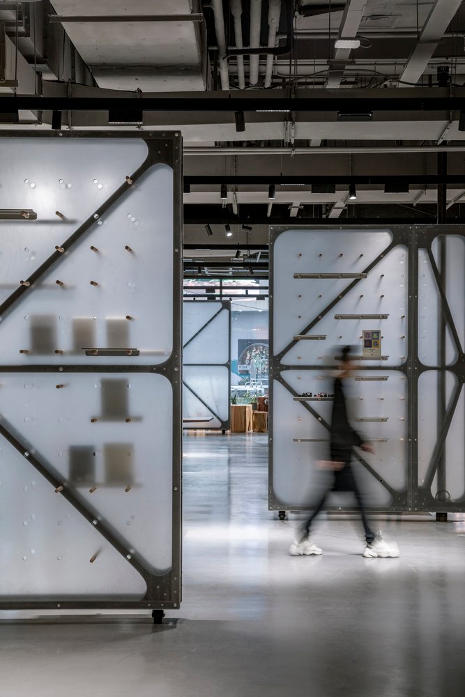 Mumokuteki 概念书店 by LUO studio