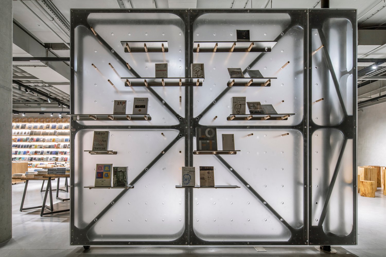 Mumokuteki 概念书店 by LUO studio