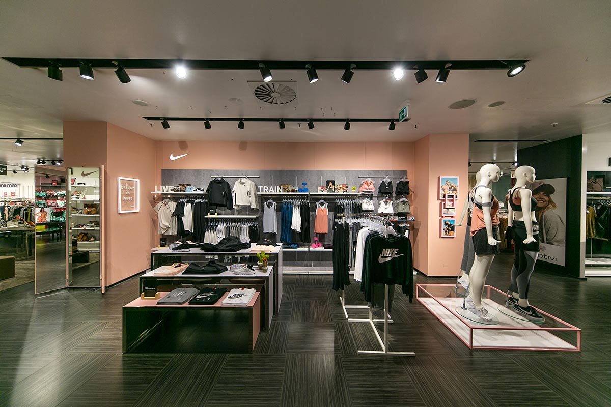 耐克在硬币商店的新概念 | 女性化且优雅的空间