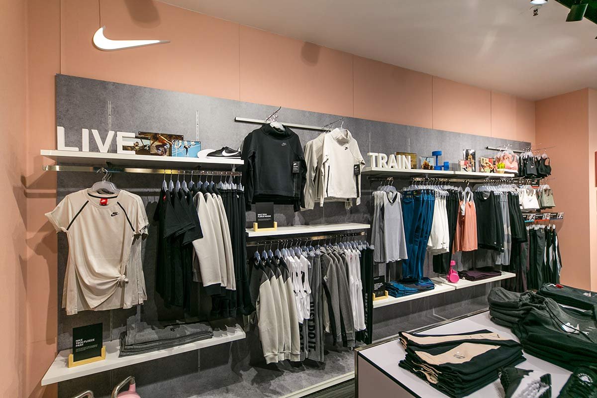 耐克在硬币商店的新概念 | 女性化且优雅的空间