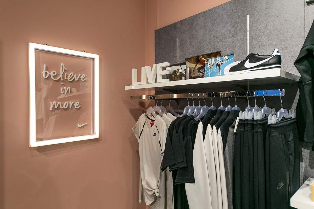 耐克在硬币商店的新概念 | 女性化且优雅的空间