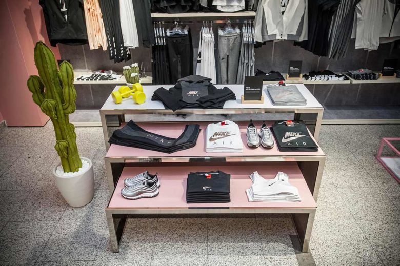 耐克在硬币商店的新概念 | 女性化且优雅的空间