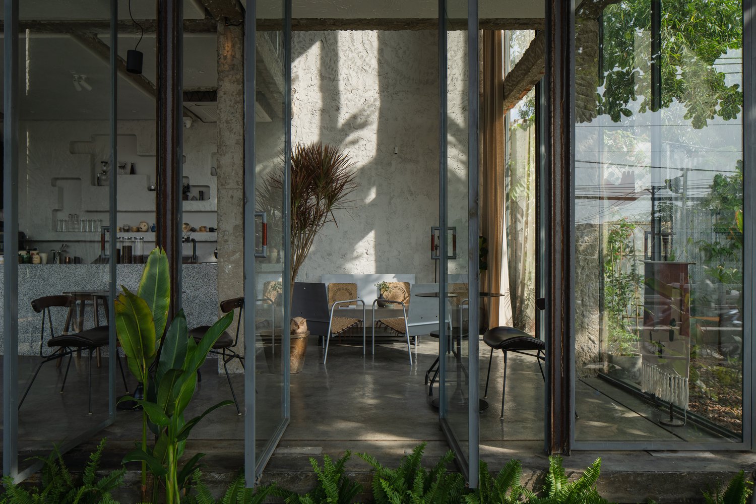 NOMAD 咖啡由 A + H 建筑师设计