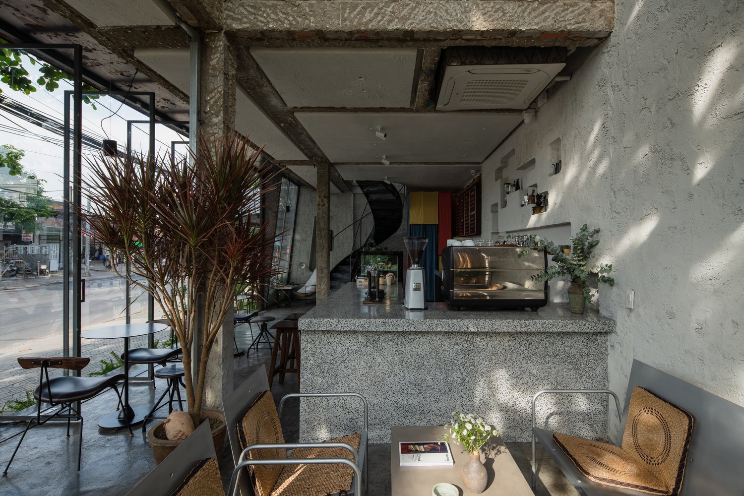 NOMAD 咖啡由 A + H 建筑师设计