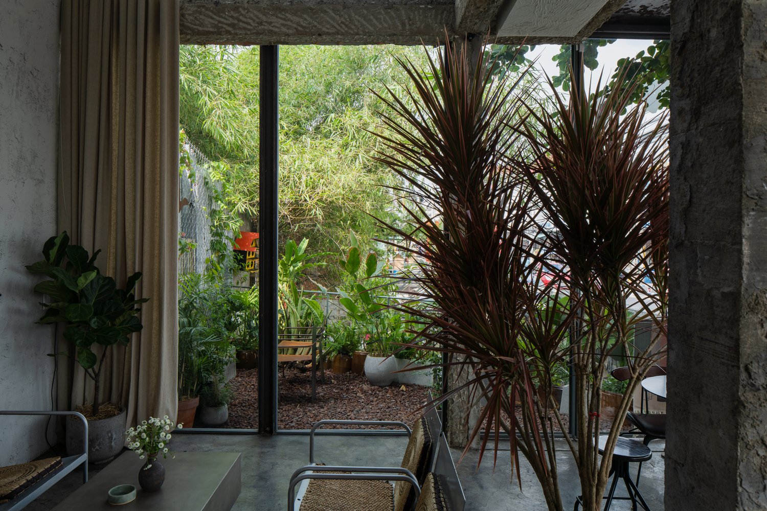 NOMAD 咖啡由 A + H 建筑师设计