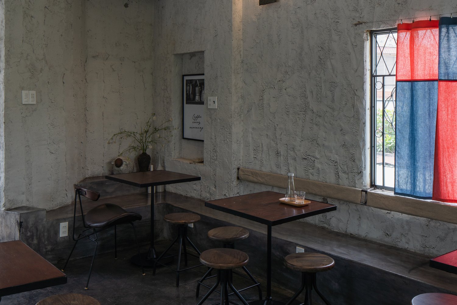 NOMAD 咖啡由 A + H 建筑师设计