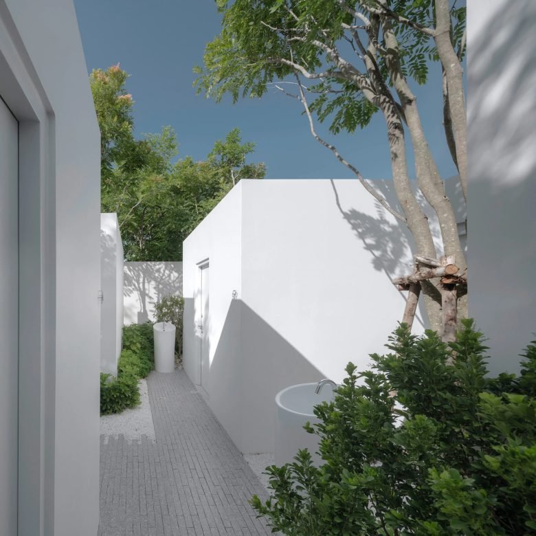 Nana 咖啡烘焙店 / IDIN Architects