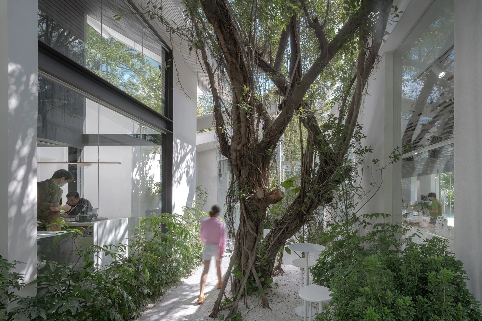 Nana 咖啡烘焙店 / IDIN Architects