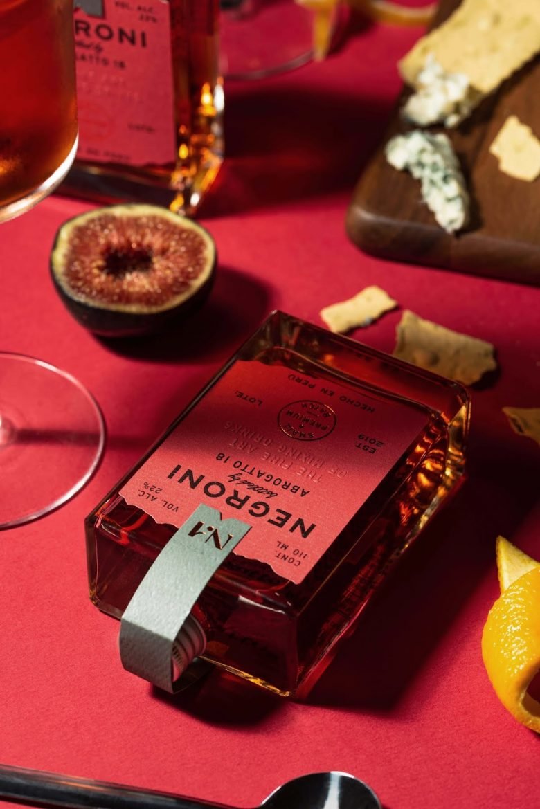 亚历杭德罗·加万乔 (Alejandro Gavancho) 拍摄的内格罗尼·阿布罗加托 (Negroni Abrogatto) 亚历杭德罗·加万乔 (Alejandro Gavancho) 拍摄的内格罗尼·阿布罗加托 (Negroni Abrogatto)