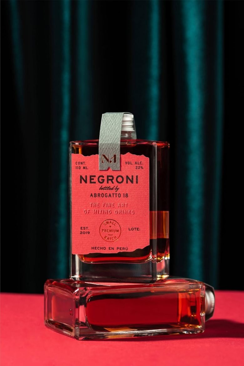 亚历杭德罗·加万乔 (Alejandro Gavancho) 拍摄的内格罗尼·阿布罗加托 (Negroni Abrogatto) 亚历杭德罗·加万乔 (Alejandro Gavancho) 拍摄的内格罗尼·阿布罗加托 (Negroni Abrogatto)