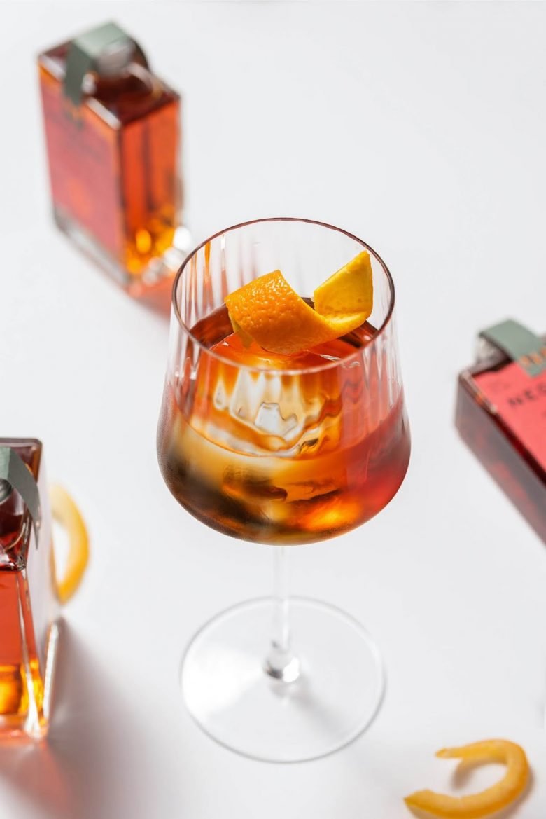 亚历杭德罗·加万乔 (Alejandro Gavancho) 拍摄的内格罗尼·阿布罗加托 (Negroni Abrogatto) 亚历杭德罗·加万乔 (Alejandro Gavancho) 拍摄的内格罗尼·阿布罗加托 (Negroni Abrogatto)