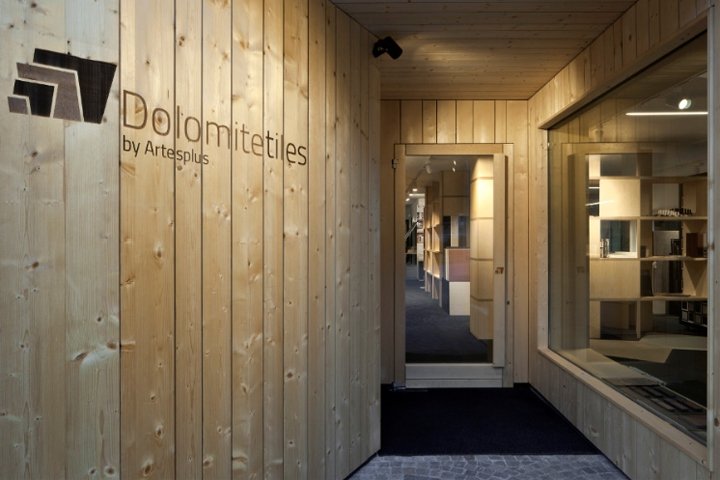 由 C&P Architetti 设计的新 DolomiteTiles 展厅，Cermes – 意大利