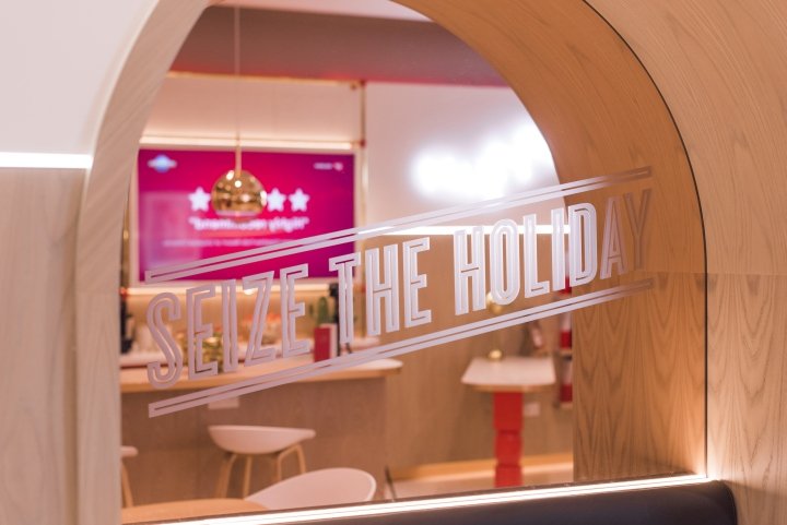 New Virgin Holidays 体验店,由 YourStudio 设计,威尔士 – 英国 New Virgin Holidays 体验店,由 YourStudio 设计,威尔士 – 英国