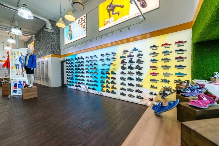 英国哈德斯菲尔德 / 曼彻斯特 Regatta by Leach 的全新视觉营销系统