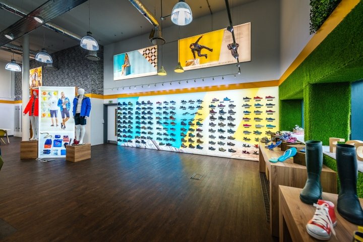 英国哈德斯菲尔德 / 曼彻斯特 Regatta by Leach 的全新视觉营销系统