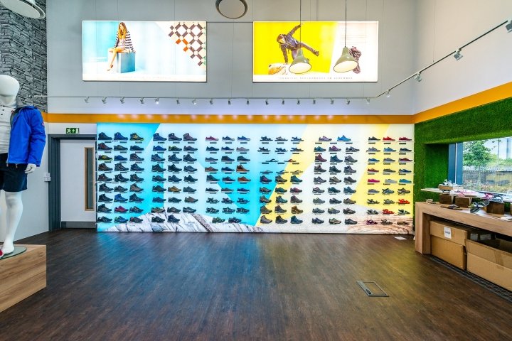 英国哈德斯菲尔德 / 曼彻斯特 Regatta by Leach 的全新视觉营销系统