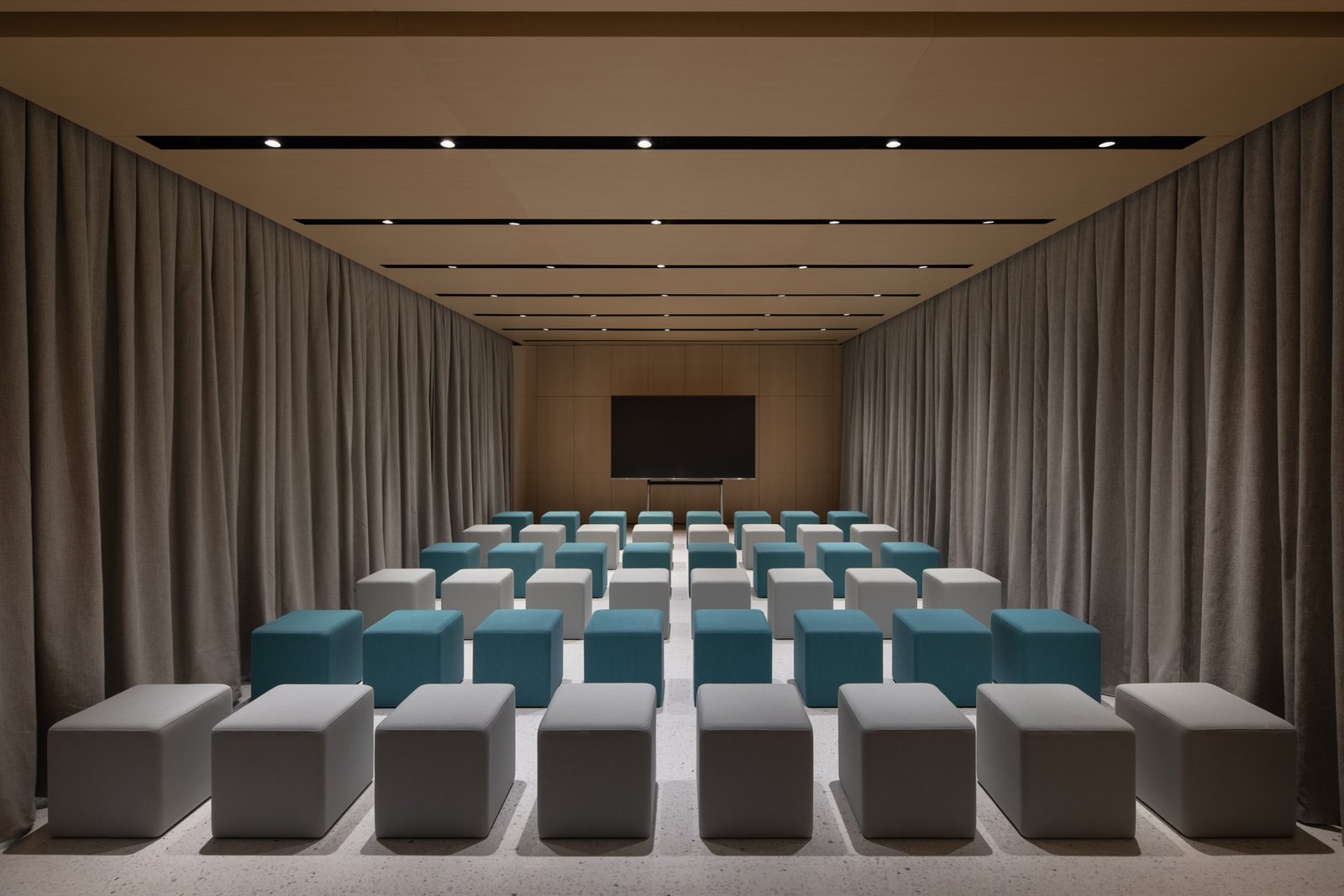 Lukstudio 设计的 Nio 展厅