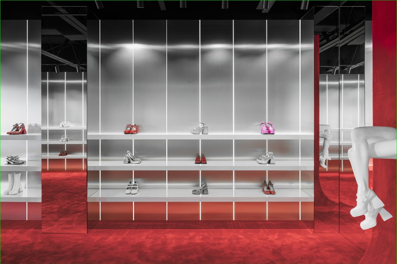 Rafael de Cárdenas 设计的 Nodaleto 商店