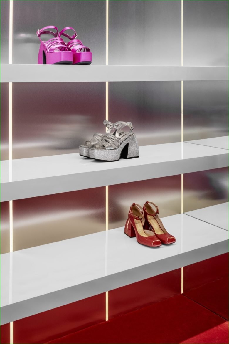 Rafael de Cárdenas 设计的 Nodaleto 商店