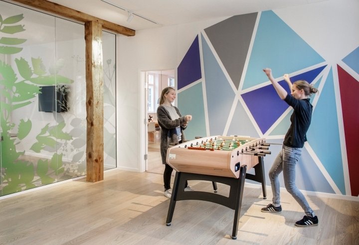 Nordic Cryobank 办公室由 Rosan Bosch Studio 设计，丹麦哥本哈根