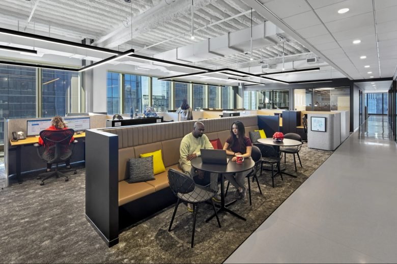 北美国家冰球联盟办公室 / TPG Architecture