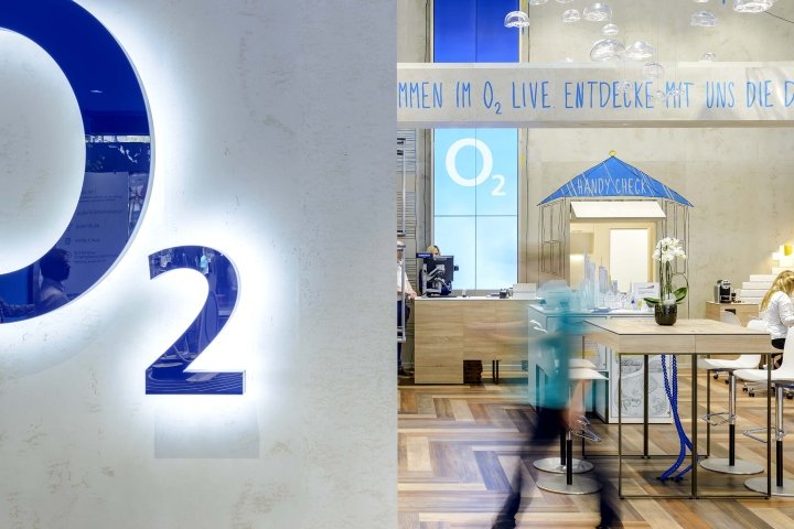 Hartmannvonsiebenthal 设计的 O2 Live 旗舰店，德国法兰克福