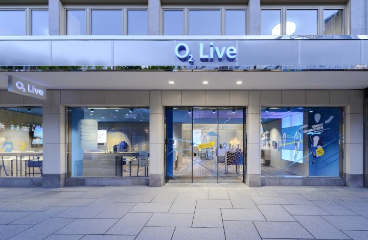 Hartmannvonsiebenthal 设计的 O2 Live 旗舰店，德国法兰克福