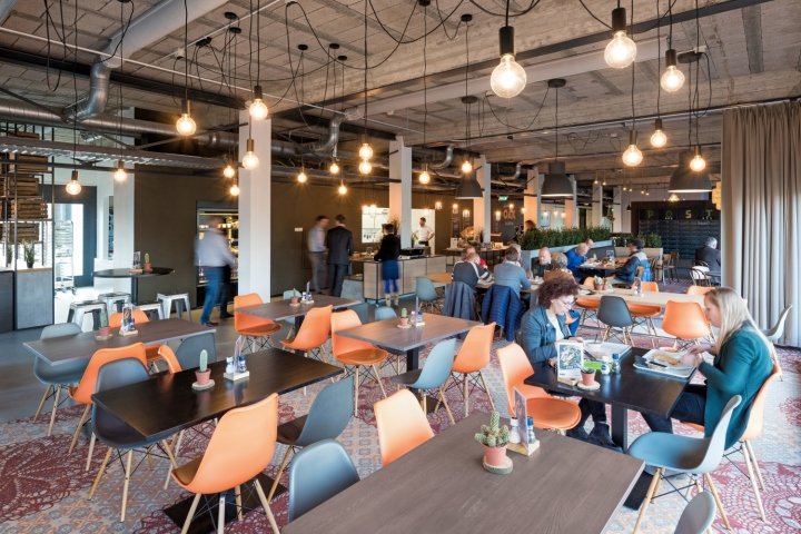 OAK Building Apeldoorn 办公室由 Mulderblauw 建筑事务所设计，阿珀尔多伦 – 荷兰