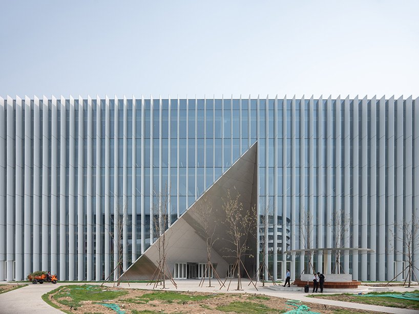 OMA 将腾讯北京总部构想为一座小型垂直城市