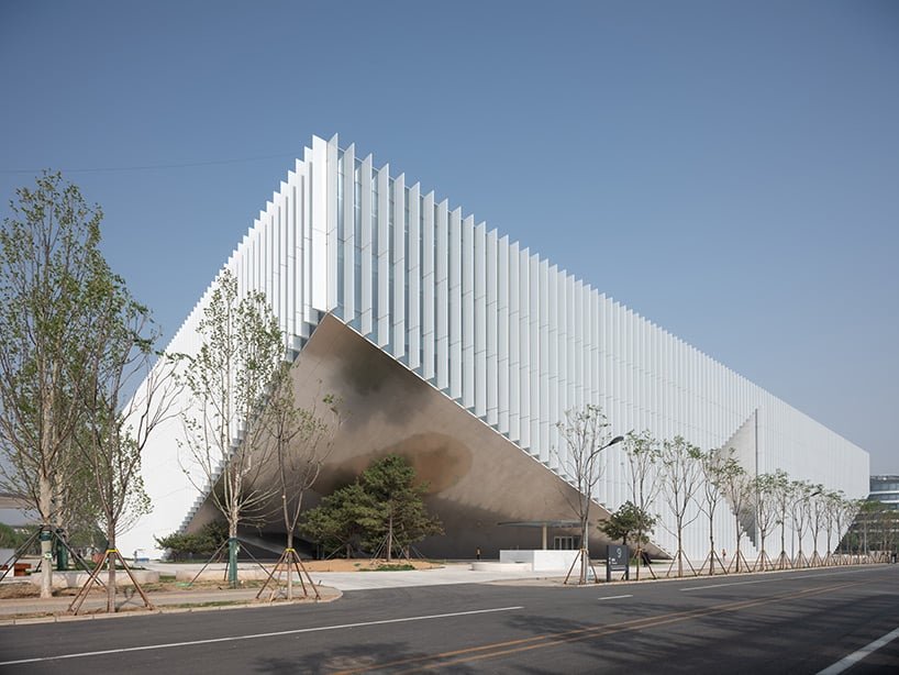 OMA 将腾讯北京总部构想为一座小型垂直城市