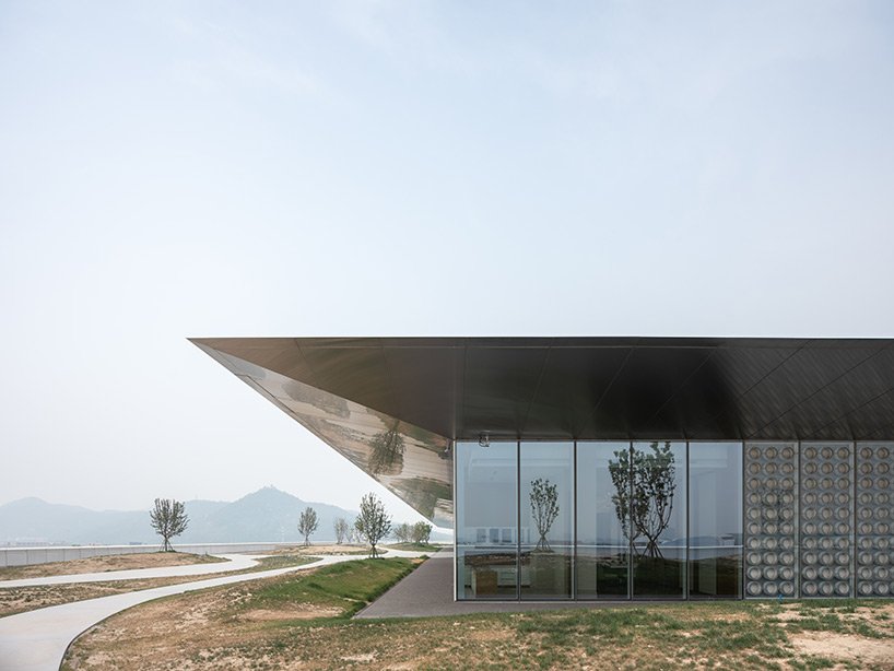 OMA 将腾讯北京总部构想为一座小型垂直城市