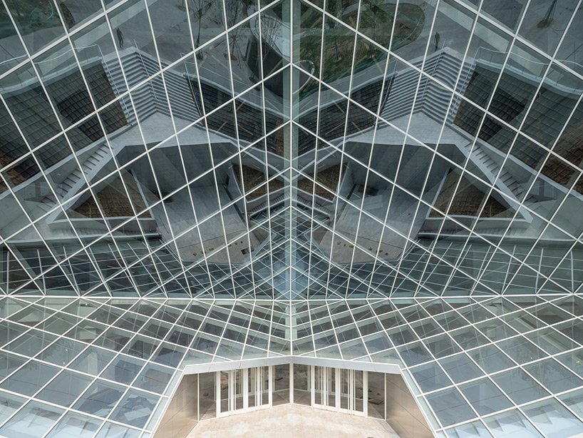 OMA 将腾讯北京总部构想为一座小型垂直城市