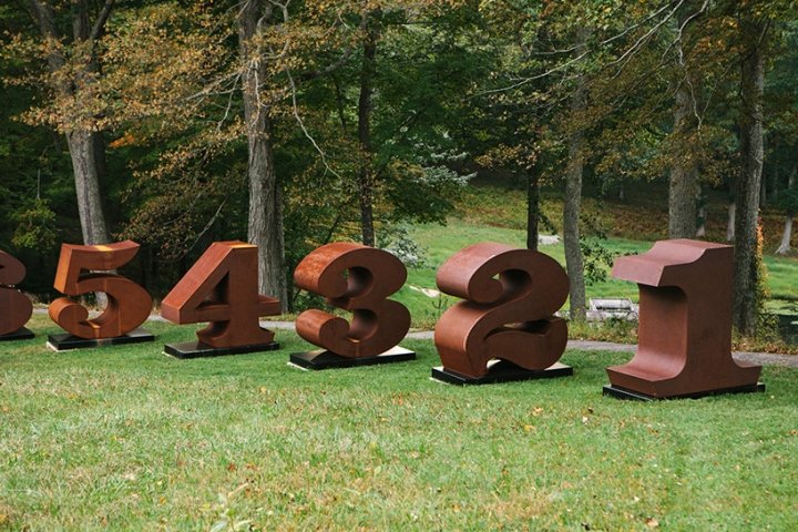 罗伯特·印第安纳 (Robert Indiana) 的“从一到零”安装