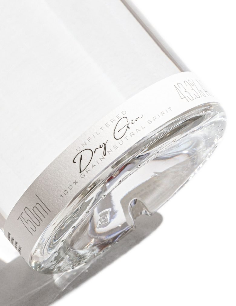 OSKI – Formascope 机构推出的分层杜松子酒