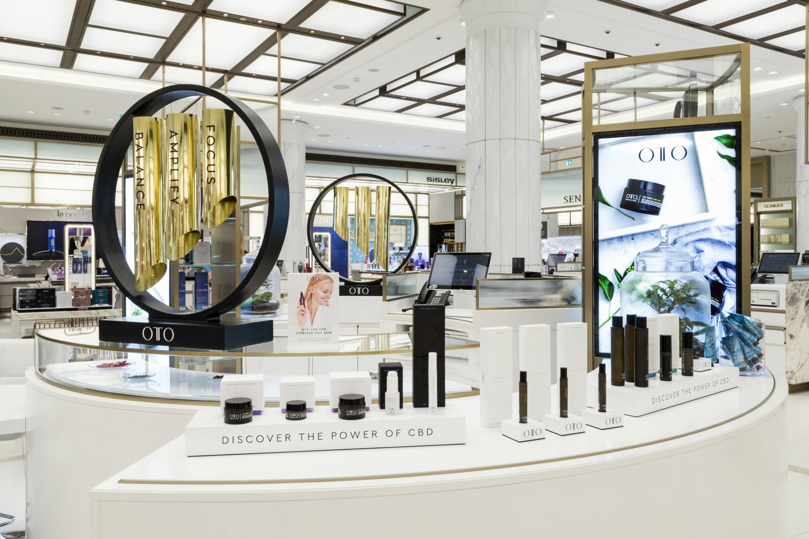 OTO X Harrods 与 Lucky Fox 合作快闪店