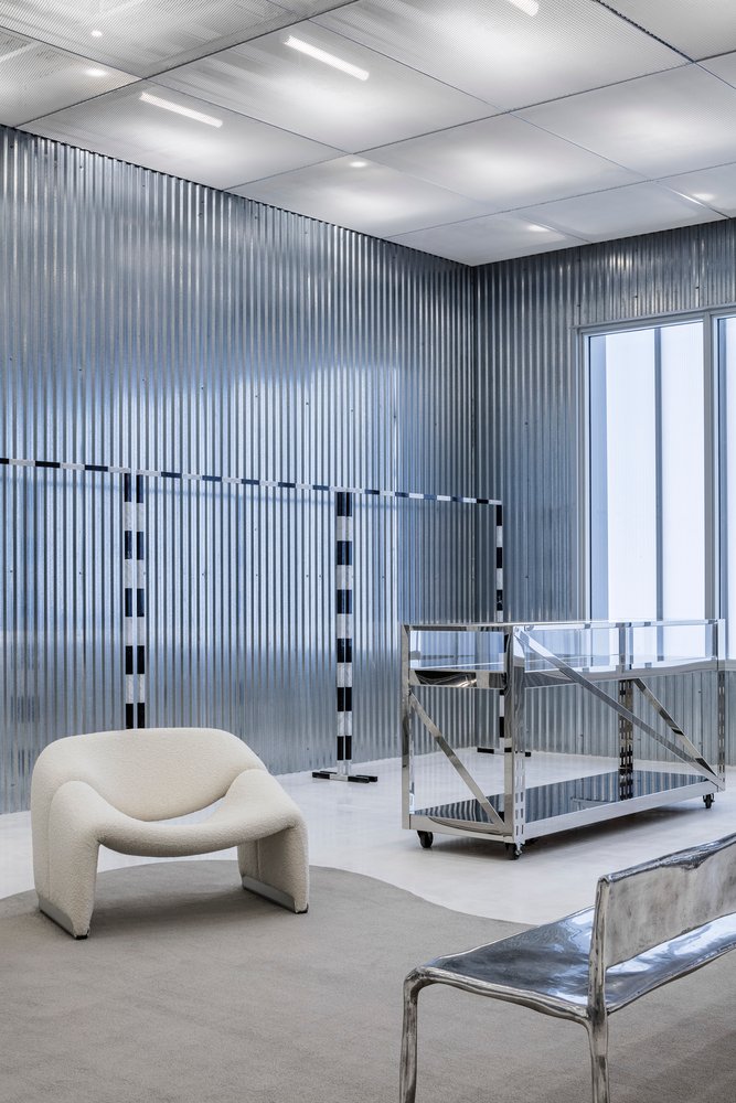 Off-White 迈阿密旗舰店 by Virgil Abloh + AMO