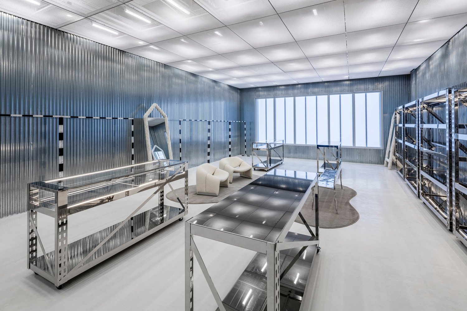 Off-White 迈阿密旗舰店 by Virgil Abloh + AMO