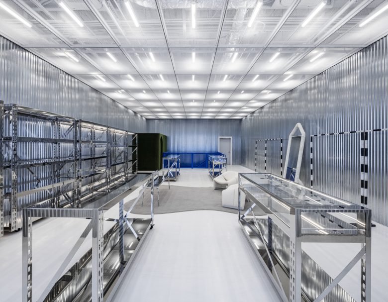 Off-White 迈阿密旗舰店 by Virgil Abloh + AMO