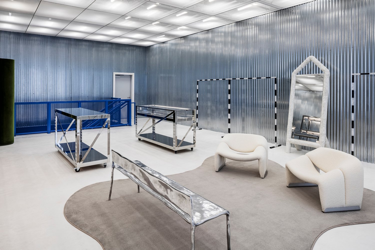 Off-White 迈阿密旗舰店 by Virgil Abloh + AMO